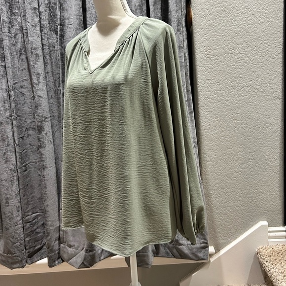 Beautiful xl blouse with puff sleeves ❤️ - Picture 2 of 5